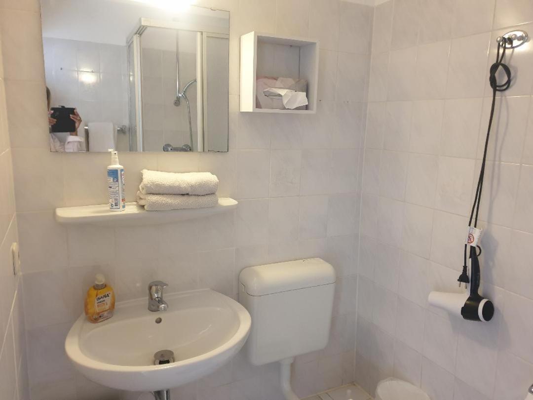 Rooming24, Kleine Pension Lubeck Bagian luar foto