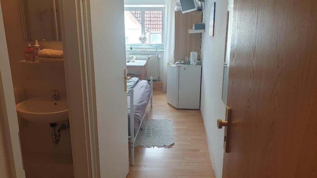 Rooming24, Kleine Pension Lubeck Bagian luar foto
