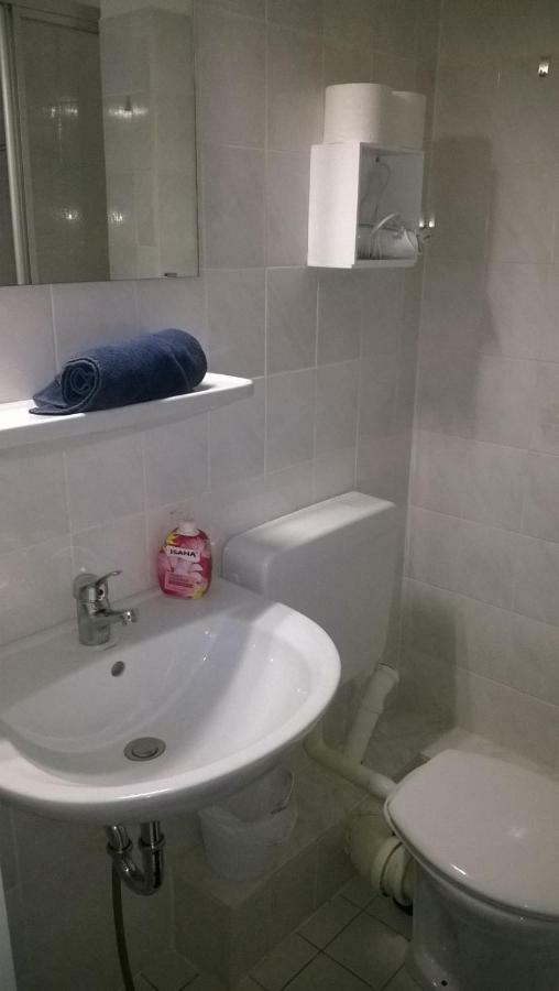 Rooming24, Kleine Pension Lubeck Bagian luar foto